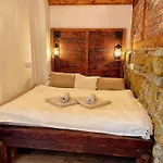 Trapani House & Camp Ruzova