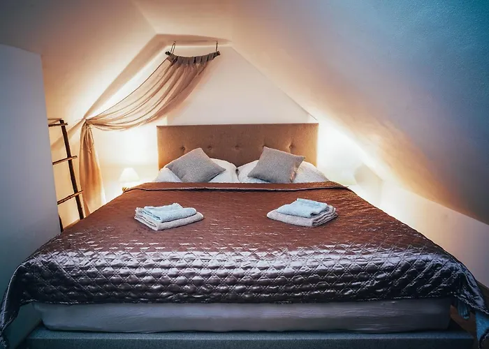 Homestay Trapani House & Camp Ruzova